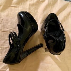 Black Chunky Heel Shoe!